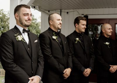 Le marié avec ses garçons d'honneurs - Photographe de mariage dans Lanaudière - Véronique Piette Photographe